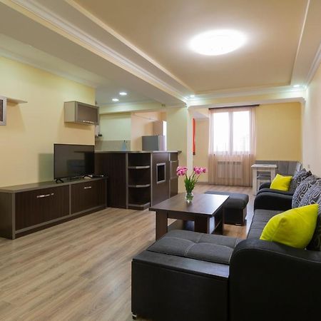 Umba Apartment N5 - Balcony And Mount Ararat View Erivan Exterior foto