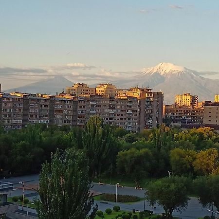 Umba Apartment N5 - Balcony And Mount Ararat View Erivan Exterior foto