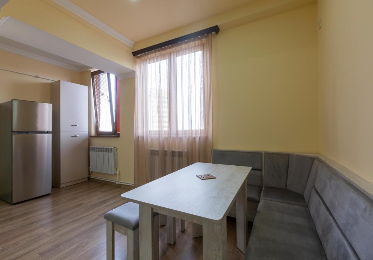 Umba Apartment N5 - Balcony And Mount Ararat View Erivan Exterior foto