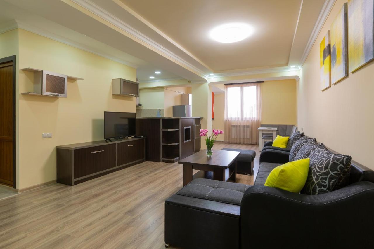 Umba Apartment N5 - Balcony And Mount Ararat View Erivan Exterior foto