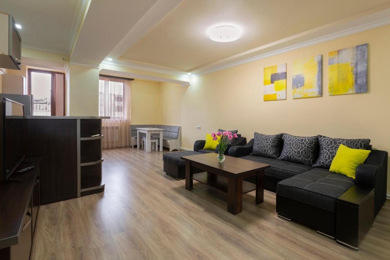 Umba Apartment N5 - Balcony And Mount Ararat View Erivan Exterior foto