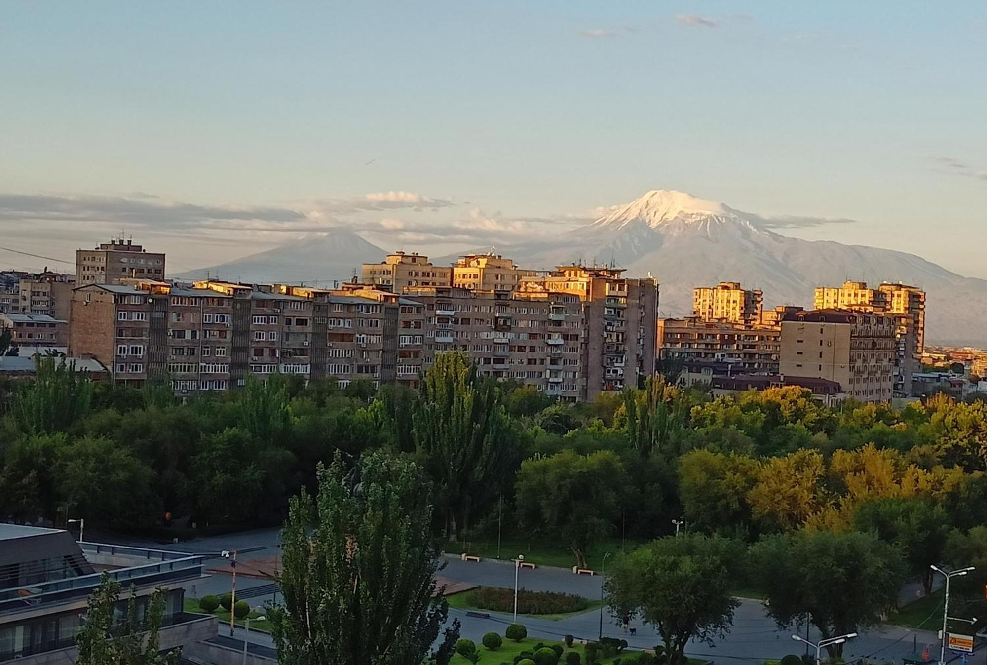 Umba Apartment N5 - Balcony And Mount Ararat View Erivan Exterior foto